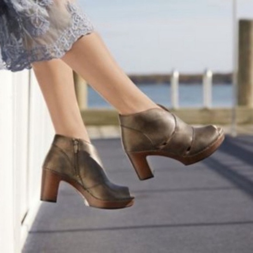 Dansko Delphina Heeled Peep Toe Bootie, Aged Metallic clog, size 40